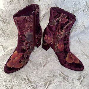 Steve Madden - Burgundy Floral Velvet Heeled Boots
